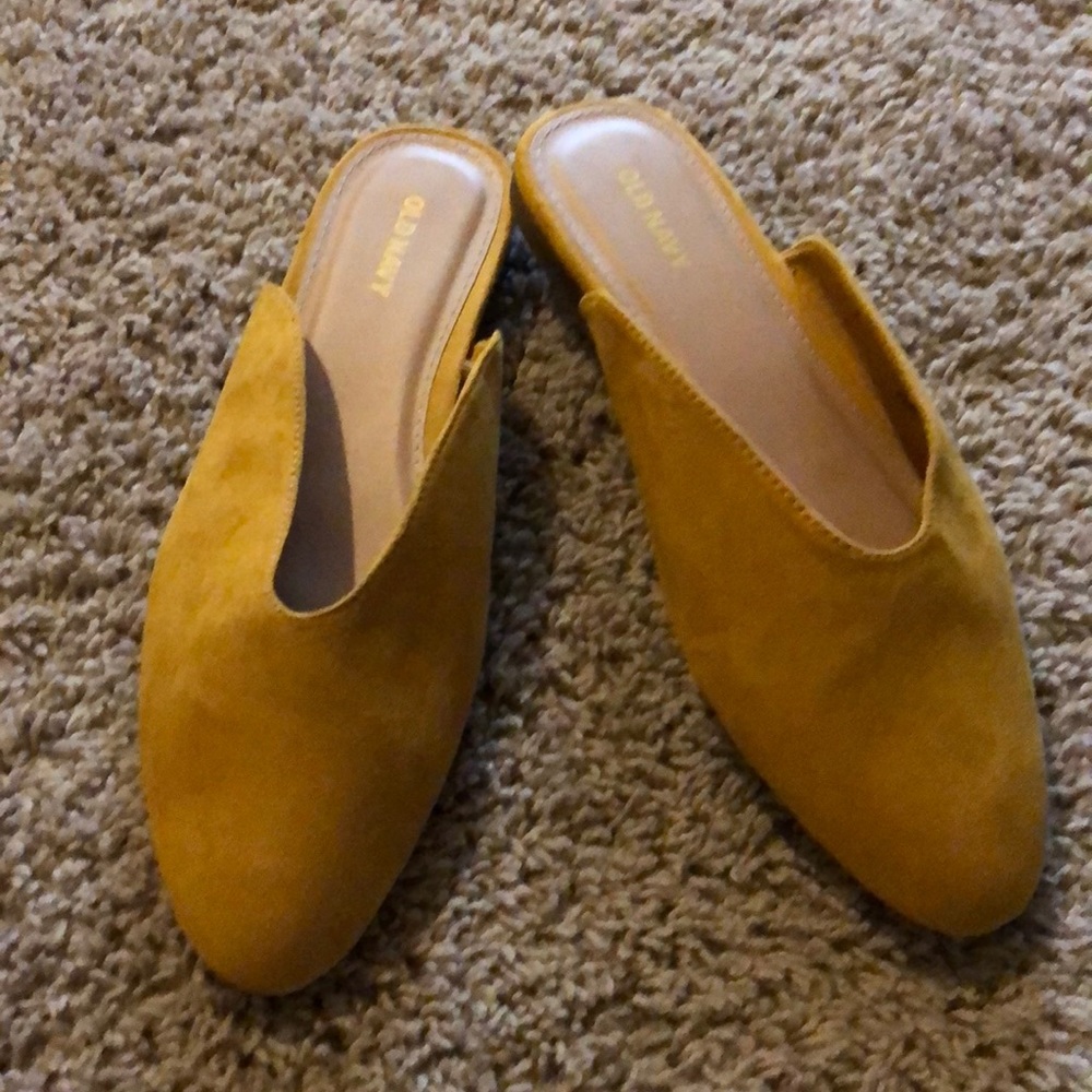 💃🏻 Old Navy Mules